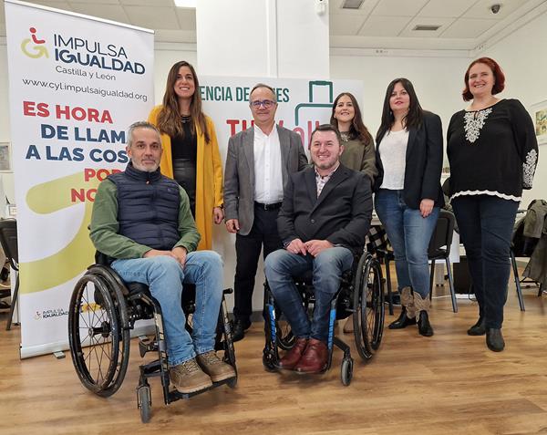 Foto de familia participantes inauguración