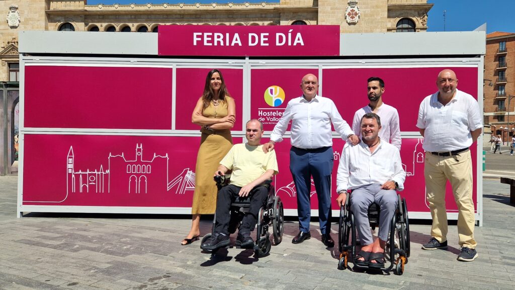 Frente a la caseta, de izquierda a derecha: Blanca Jiménez, Nacho Fadrique, Jesús Julio Carnero, Francisco J. Sardón, Víctor Núñez y Jaime Fernández.