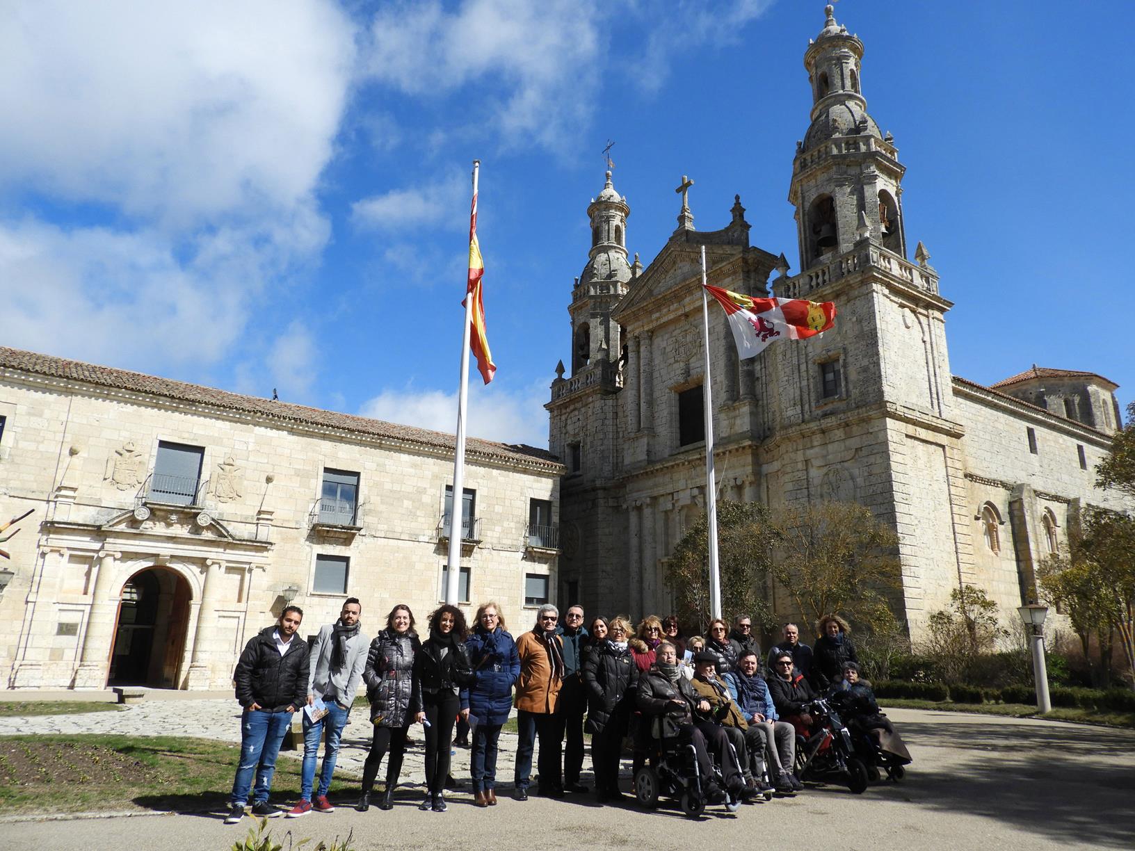 Las ‘Experiencias Turísticas para Todos’ de PREDIF CyL visitan la exposición de mariposas e insectos de La Santa Espina